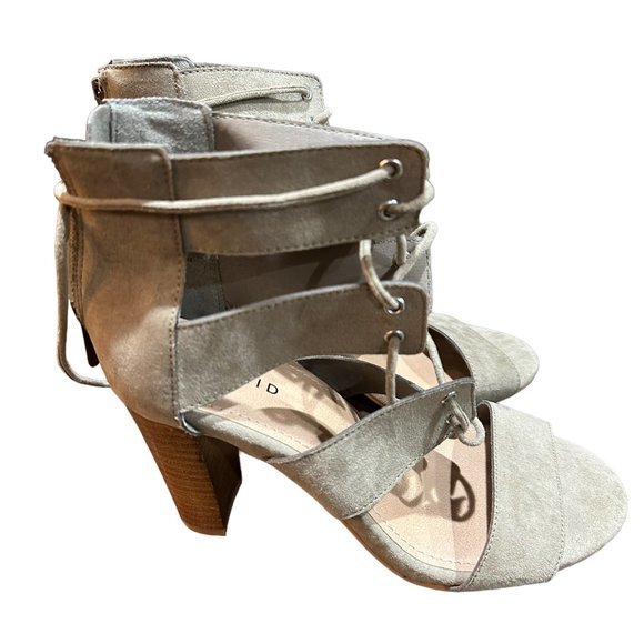 Torrid Women's Eyelet Caged Heel Taupe‎ Size 8 Excellent Condition - Picture 2 of 8